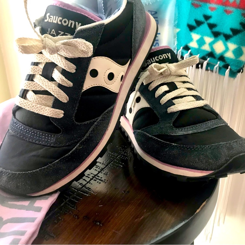 Ladies 6.5 Saucony Navy Suede Jazz Low Pro Sneakers